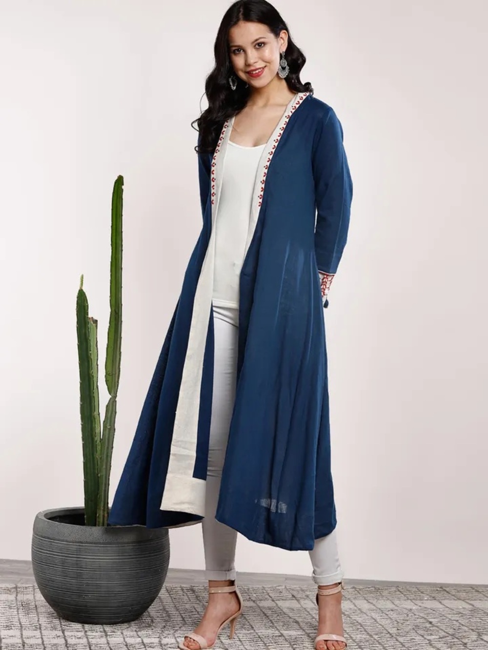 Sangria Blue Embroidered Tassel Cuffs Bohemian Open‎ Front Shrug Size M NWT